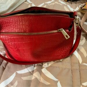 Elegant Red Divina Firenze Crocodile-Embossed Women's Bag